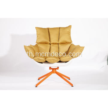 เก้าอี้แกลบสีขาวพร้อมเบาะนั่งสีส้ม